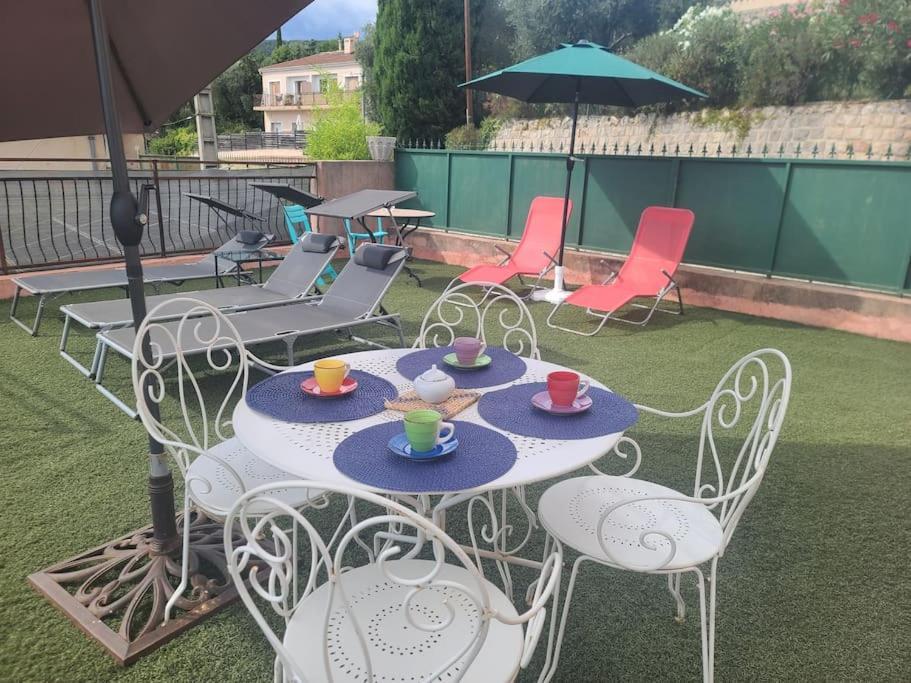 De 1 A 6 Avec Terrasse Solarium, Vue Panoramique Et Parking Gratuit Lägenhet Grasse Exteriör bild